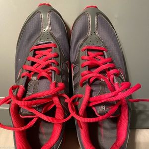Womens cherry pink & gray nike tennis shoes